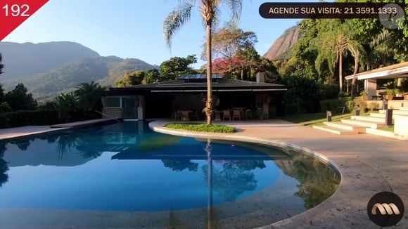 A piscina da mansão de Anitta já foi cenário de novela da TV Globo: 'Em Família', de Manoel Carlos