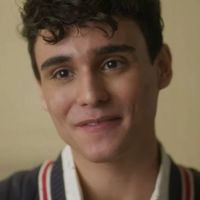 'Garota do Momento': Guto sofre novo preconceito, se assume gay e recebe reação inesperada dos amigos após revelação surpreendente