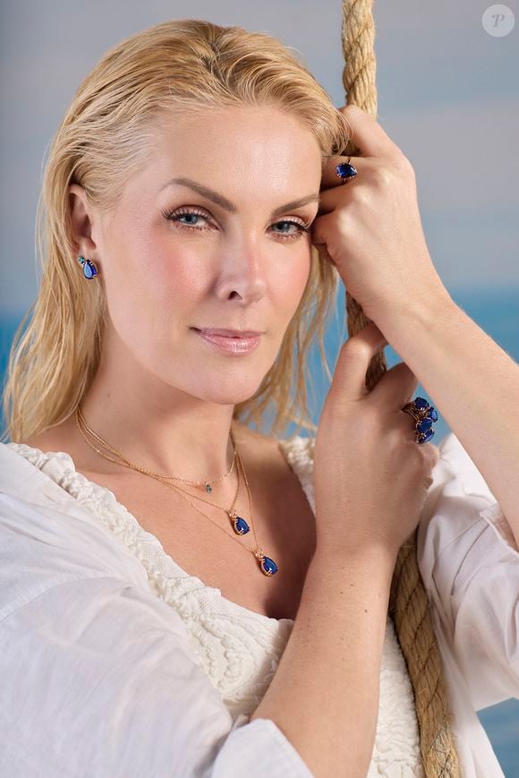Com o casamento com Edu Guedes marcado para setembro, Ana Hickmann estrela a campanha da coleção 'Azure Amore', assinada em parceria com a Rommanel