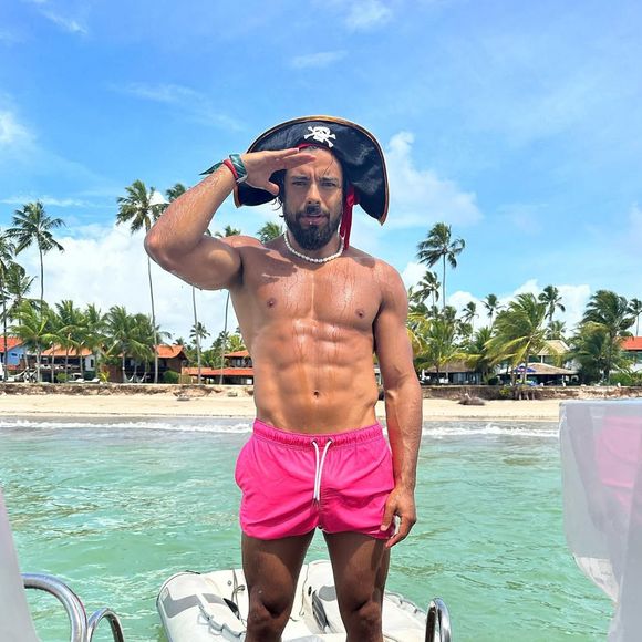 Pedro Andrade, o novo namorado de Sandy: Médico nutrólogo mantém discrição sobre o relacionamento com a cantora.