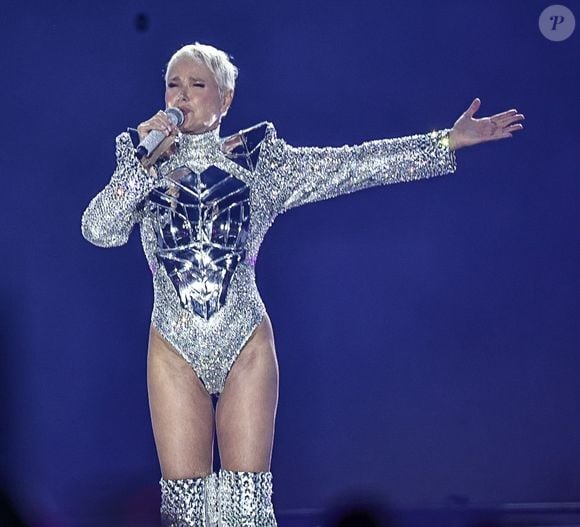 Xuxa rebateu as críticas por conta do figurino ousado com virilha à mostra em sua turnê de despedida