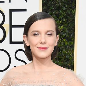 Millie Bobby Brown na pré-adolescência e famosa: atriz começou a usar salto no tapete vermelho com modelos bem baixinhos e discretos