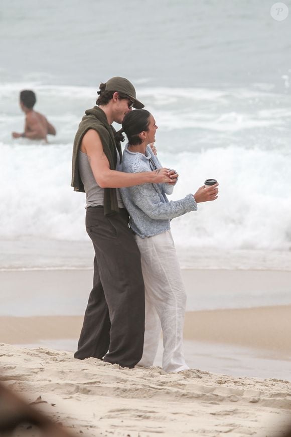Shawn Mendes marcou presença na festa de aniversário de Luana Marquezine e acompanhou Bruna Marquezine durante a comemoração no Rio