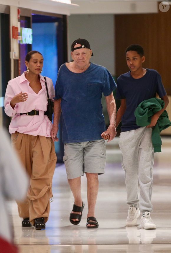 João Vicente, filho mais velho de Taís Araújo e Lázaro Ramos, roubou a cena pela altura. Ele já ultrapassa a mãe, que mede 1,63 m