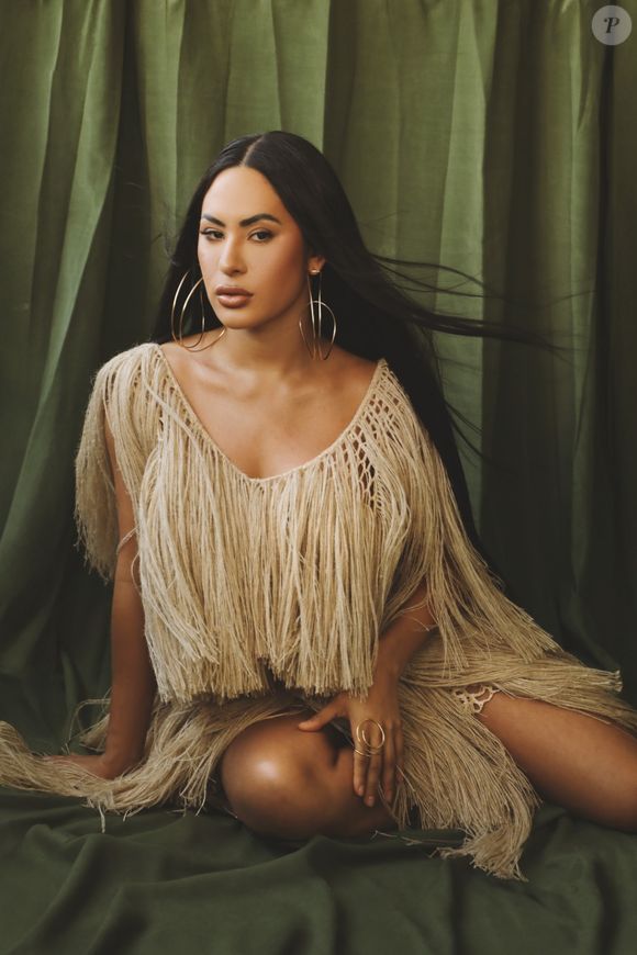 Segredos de beleza de Isabelle Nogueira: famosa relata o que não abre mão, como hidratação, protetor solar com cor, e banho de brilho Natucor.