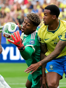 Filho de pai ganês e mãe japonesa: saiba quem é Zion Suzuki, goleiro do Japão de 23 anos que garantiu a permanência do Brasil na Copa do Mundo 2026