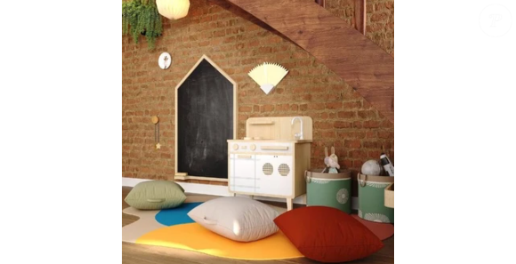 A proposta da casa de Daphne Bozaski é preservar a memória do imóvel, com móveis rústicos, peças antigas e decoração afetiva.