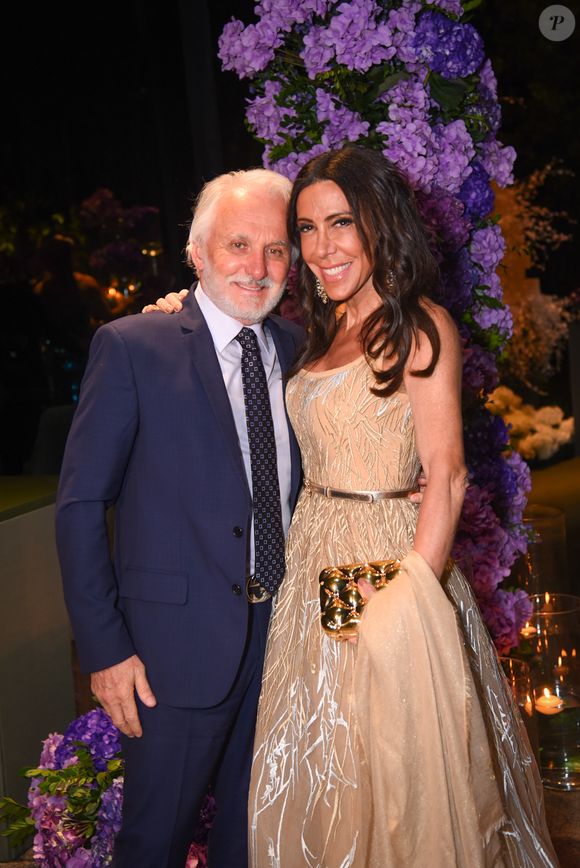 Otávio Mesquita marcou presença na festa de renovação de votos de Roberto Justus e Ana Paula Siebert em meio à polêmica com acusação de estupro