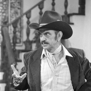 Lima Duarte faz 96 anos em 29 de março de 2026 - foto mostra ator em gravação da novela 'Roque Santeiro' (1985-1986)