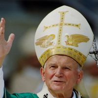 Papa João Paulo II foi ator, perdeu os pais muito cedo e paixão em comum liga polonês a Francisco e Leão XIV. Veja 7 curiosidades