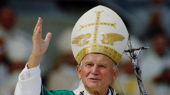 Papa João Paulo II foi ator, perdeu os pais muito cedo e paixão em comum liga polonês a Francisco e Leão XIV. Veja 7 curiosidades