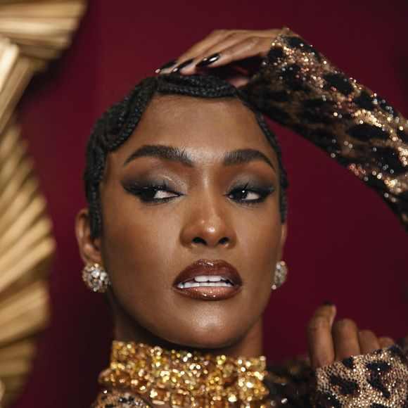 Erika Januza faa sobre composição de rainha africana: "Além das referências de imagens, de postura, eu pesquisei o que poderia falar do povo africano".