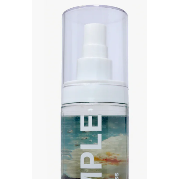 Carminha de 'Avenida Brasil' também aposta em body splash: vilã da Globo poderia apostar no Blossom Kiss, da Simple Organic. Ele traz notas de peônia, jasmim, sândalo e patchouli.