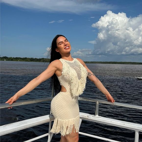 Tamires Assis, musa do Garantido e ex-affair de Davi Brito, também está em ‘A Fazenda’, segundo informações do Portal Leo Dias