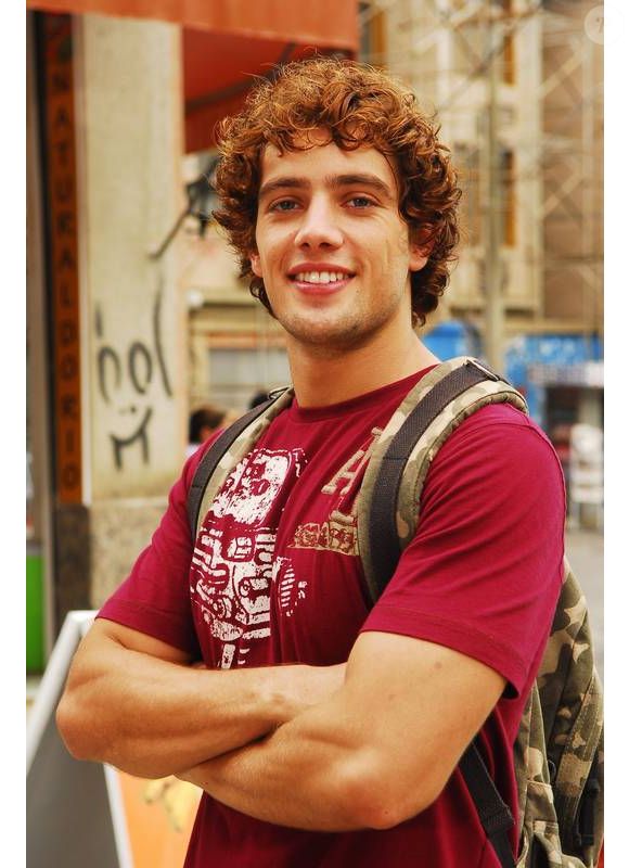 Primeira novela de destaque de Rafael Cardoso na TV Globo foi 'Beleza Pura' em 2008