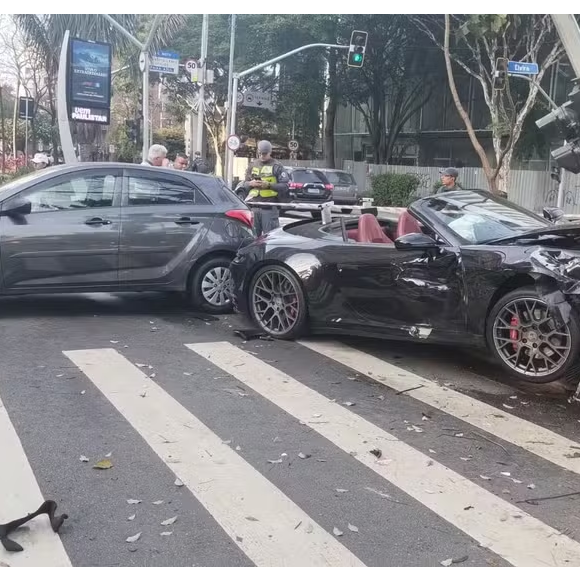 Acidente de Bia Miranda e Gato Preto: o homem que estava no outro automóvel precisou ser encaminhado a um pronto-socorro. Ainda não há informações sobre o estado de saúde dele