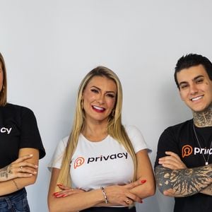 Namorada de Arthur Urach, Gabi Ayala também entrou para a plataforma Privacy