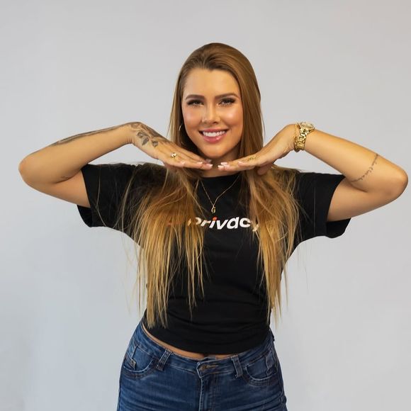 Namorada de Arthur Urach, Gabi Ayala entrou para o universo erótico