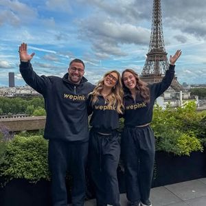 Virgínia Fonseca surgiu com os sócios da We Pink em Paris