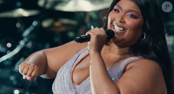 6. Lizzo: Live in Concert (2022) – HBO Max - Gravado durante a turnê "Special", este show captura toda a energia e carisma de Lizzo. Com hits como "About Damn Time" e participações especiais de Cardi B e Missy Elliott, é uma celebração do amor-próprio e da diversidade.
