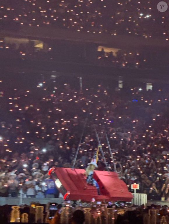 Beyoncé parou a música e pediu para descer