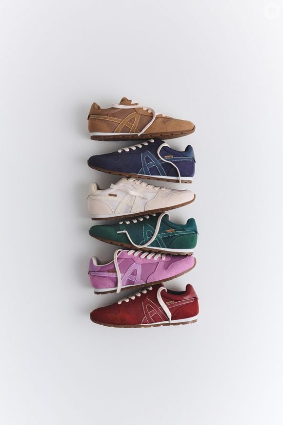 Disponível em outras cores, até o fechamento desta matéria, o Tênis Lola Marrom no tom “mousse de chocolate” está disponível por R$ 259,90