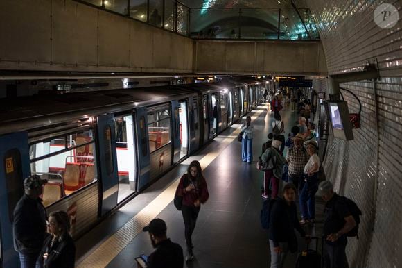 Transporte público foi afetado, com paralisações e atrasos nos sistemas de metrô