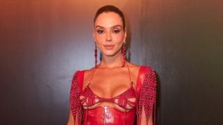 Entrevista | Destaque na Beija-Flor, Giovanna Lancellotti revela dieta com muita proteína e fantasia com 'brilho, força e história' para o Carnaval 2026: 'Expectativas altas'