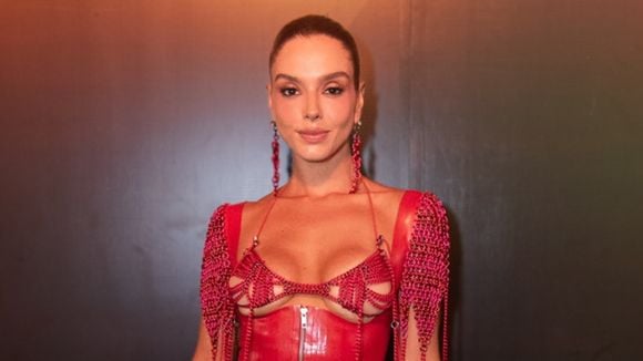 Entrevista | Destaque na Beija-Flor, Giovanna Lancellotti revela dieta com muita proteína e fantasia com 'brilho, força e história' para o Carnaval 2026: 'Expectativas altas'