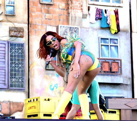Anitta decidiu não fazer, neste momento, um vídeo explícito de apoio a Lula no segundo turno das Eleições 2026, apesar de já ter dado indícios de que pretende votar no petista