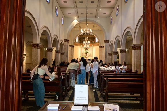 Missa de 7º dia de Anne Marie, filha de Schynaider Moura, reuniu familiares e amigos da adolescente de 16 anos