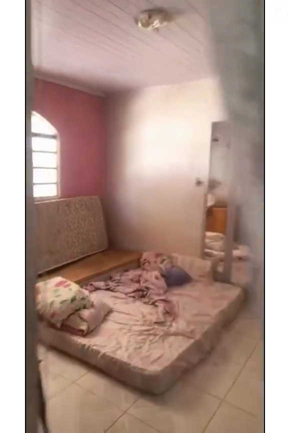 Casa onde Chaiany mora com a família traz quarto ainda sem cama, com colchão no chão