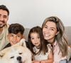 Uma infância feliz é aquela que tem momentos de brincadeira, mas também aprendizados
