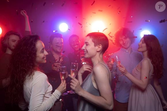 Você se despede antes de ir embora de uma festa? Veja o que diz a psicologia