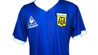 'Privilégio absoluto': a fortuna de R$ 44 milhões que uma camisa da Argentina rendeu a um jogador inglês depois de muita polêmica e um leilão histórico