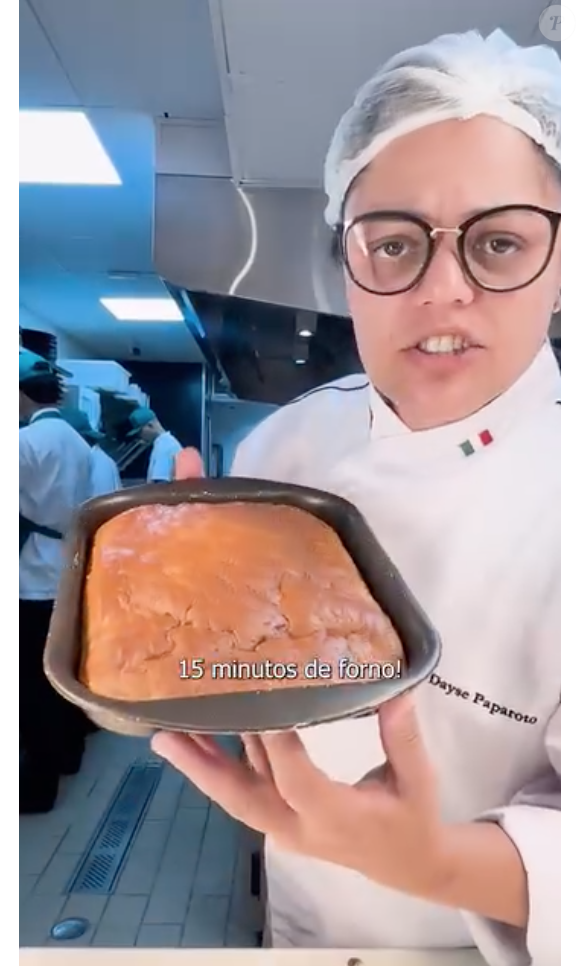 Leve para assar por cerca de 15 minutos e obtenha um pão dourado e super macio