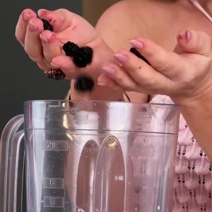 No smoothie de Paolla Oliveira, as amoras adicionam sabor e nutrição: essas frutas são ricas em antioxidantes