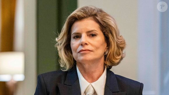 Odete Roitman (Debora Bloch) fecha negociações com sheik em 'Vale Tudo'