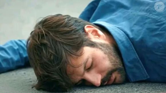 Quem morre no final da novela 'Mãe'? Um caminhão em alta velocidade atropela o policial, sendo essa uma das cenas mais chocantes da novela.