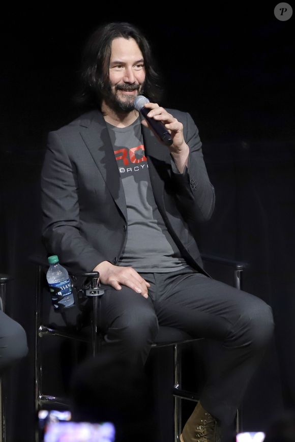 Antes de 'Matrix' e 'John Wick', Keanu Reeves ganhou destaque em filmes como 'Bill & Ted', 'Garotos de Programa', 'Caçadores de Emoção' e 'Drácula de Bram Stoker'