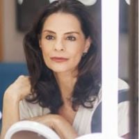 Helena Ranaldi prova que o básico funciona: aos 60 anos, atriz tem dois hábitos comuns de beleza que muitas mulheres abrem mão sem perceber o impacto da pele