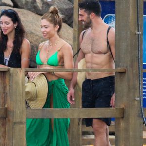 Os rumores de um possível romance começaram a rodar por aí quando alguns vídeos foram compartilhados pelo galã, curtindo um passeio por uma trilha ao lado de amigos no Morro Dois Irmãos, e no Morro do Vidigal, durante o último domingo (05)