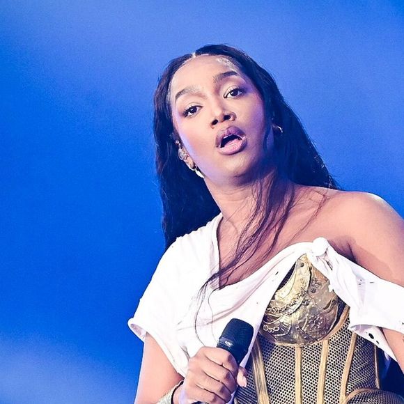 Discurso empoderado de Iza no The Town gera críticas nas redes: 'Pena que não usa pra ela mesma'