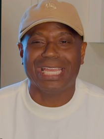 Expulso por agressão no ‘BBB 26’, Edilson Capetinha surge de branco, pede perdão 'por palavras', mas ignora empurrão em Leandro