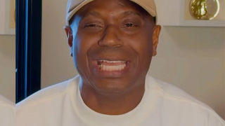 Expulso por agressão no ‘BBB 26’, Edilson Capetinha surge de branco, pede perdão 'por palavras', mas ignora empurrão em Leandro