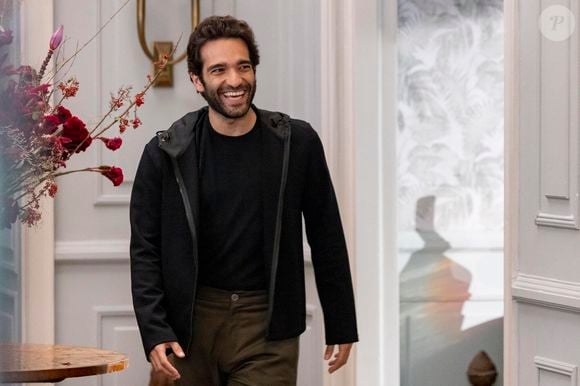 Doente, Afonso (Humberto Carrão) dá de cara com a ex-mulher, Maria de Fátima (Bella Campos), no capítulo da novela 'Vale Tudo' de sábado 6 de setembro de 2025