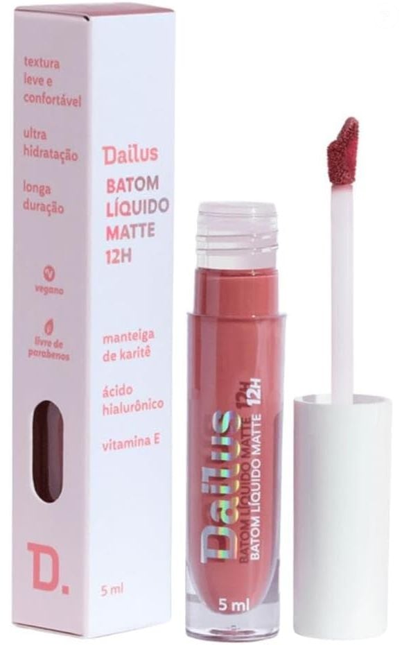 O Batom Líquido Matte 12 Horas, da Dailus, oferece longa duração para que o visual permaneça impecável até o último momento da festa