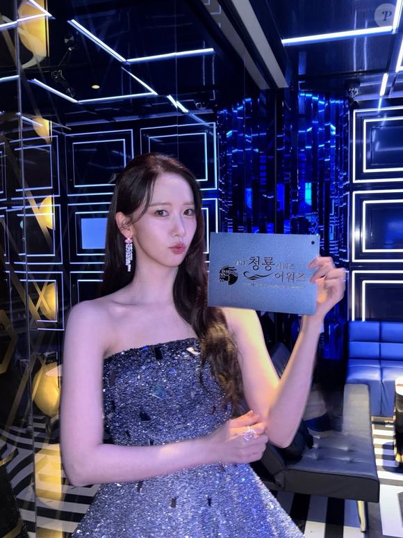 Protagonista do dorama, YoonA passou muito tempo sendo apontada como namorada de Lee Junho, com quem contracenou em 'Sorriso Real', mas negou o namoro