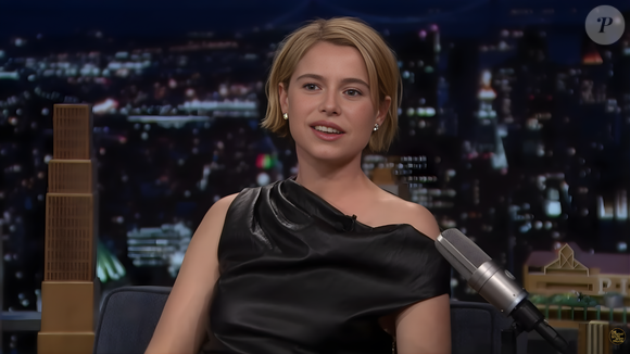 Diante da repercussão inesperada, Jessie Buckley decidiu explicar melhor a história durante participação no programa "The Tonight Show", apresentado por Jimmy Fallon