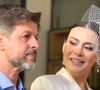 Nem vestido, nem véu: Michelle Loreto aposta em alfaiataria para casamento com diretor da Globo. Confira mais detalhes e fotos em nossa galeria!